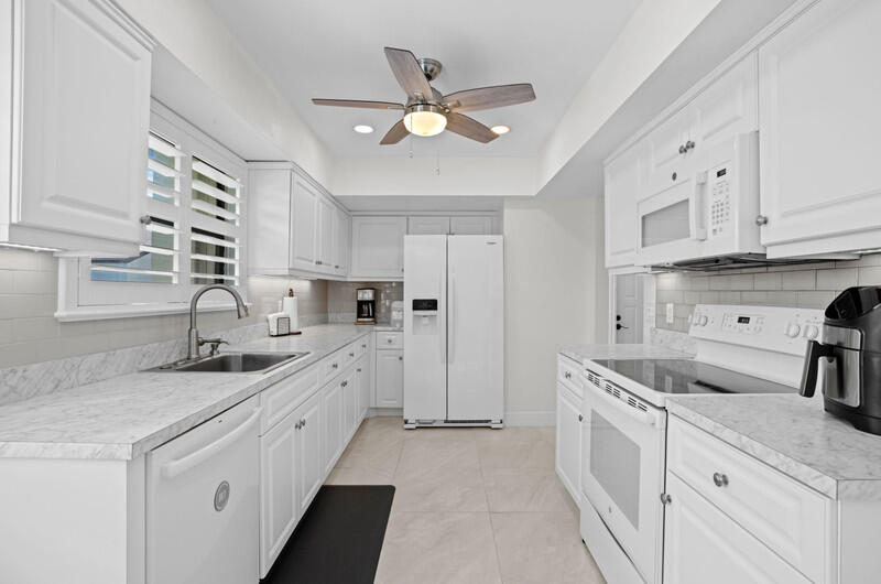 702 Wingfoot Drive, Unit D Jupiter, FL 33458 - Photo 8 of 39 Kitchen 3