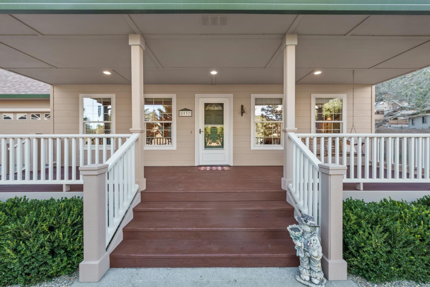 8935 Coker Road Salinas, CA 93907 - Photo 50 of 90 a view of an entryway with wooden floor