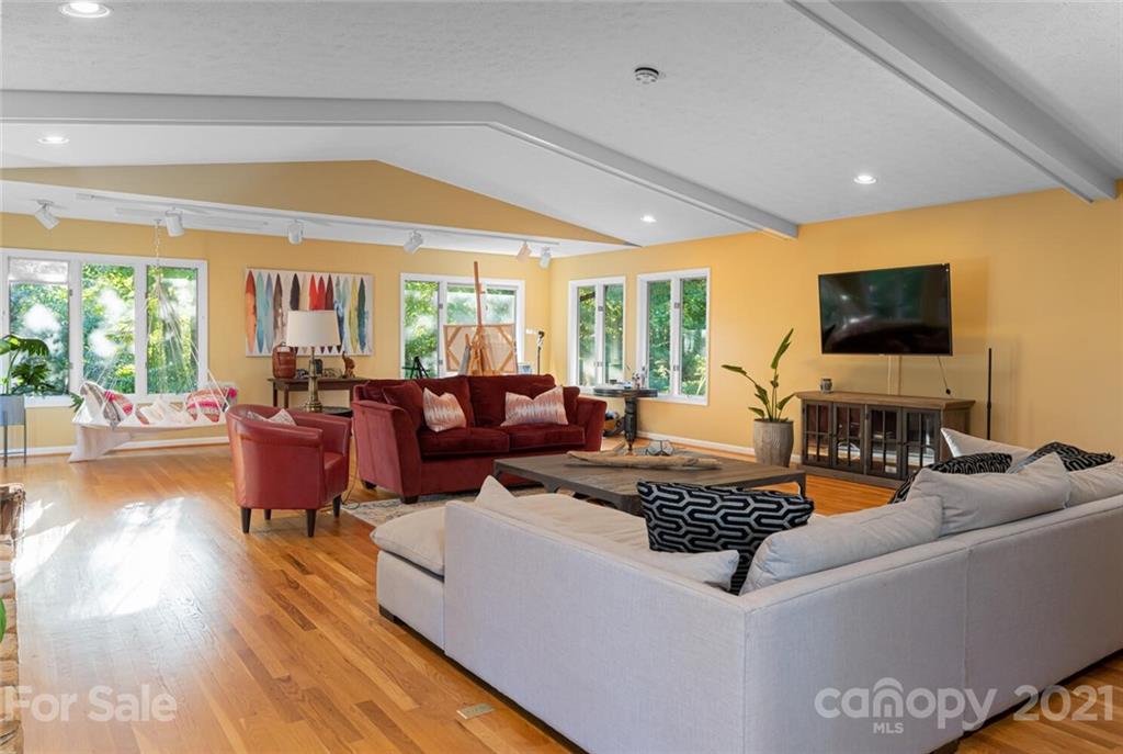 1398 Macedonia Road Saluda, NC 28773 - Photo 4 of 48 Gallery Image 4
