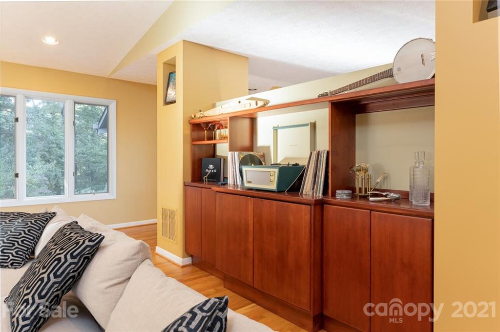 1398 Macedonia Road Saluda, NC 28773 - Photo 10 of 48 Gallery Image 10