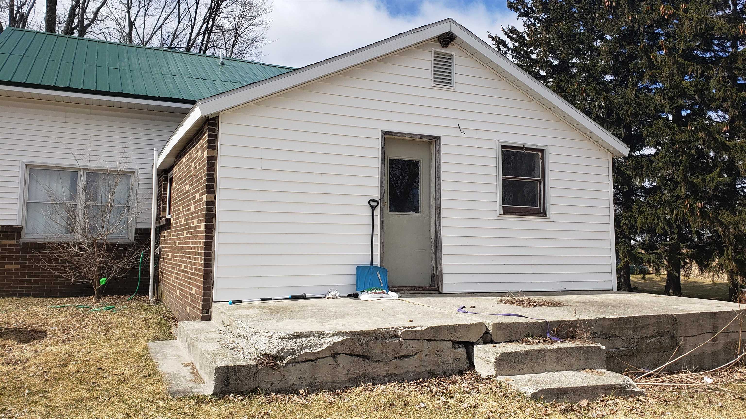 8652 West Lincoln Road Elwell, MI 48832 - Photo 4 of 6 1898970-3.JPG