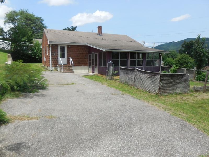 313 Frontier Road Northeast Roanoke, VA 24012 - Photo 14 of 15 REAR DRIVEWAY
