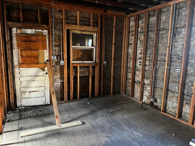 $129,900 | 143 West 74th Street, Chicago, IL 60621