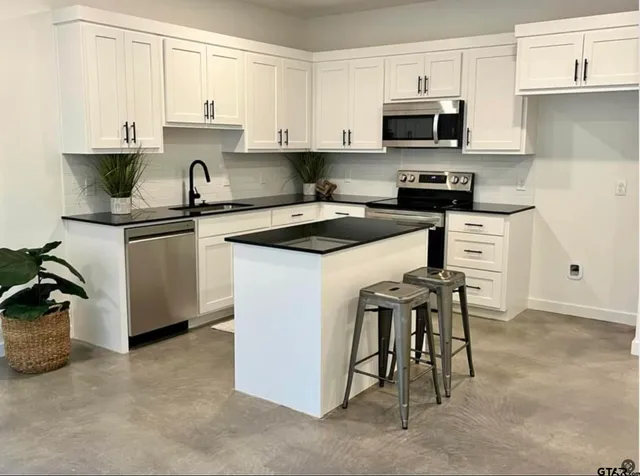 $1,800 | 18747 FM 2493, Flint, TX 75762