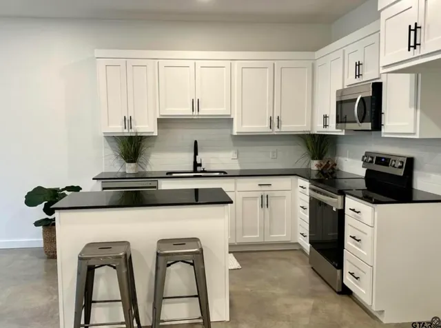 $1,800 | 18747 FM 2493, Flint, TX 75762