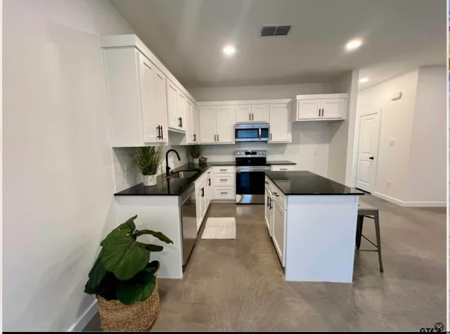 $1,800 | 18747 FM 2493, Flint, TX 75762