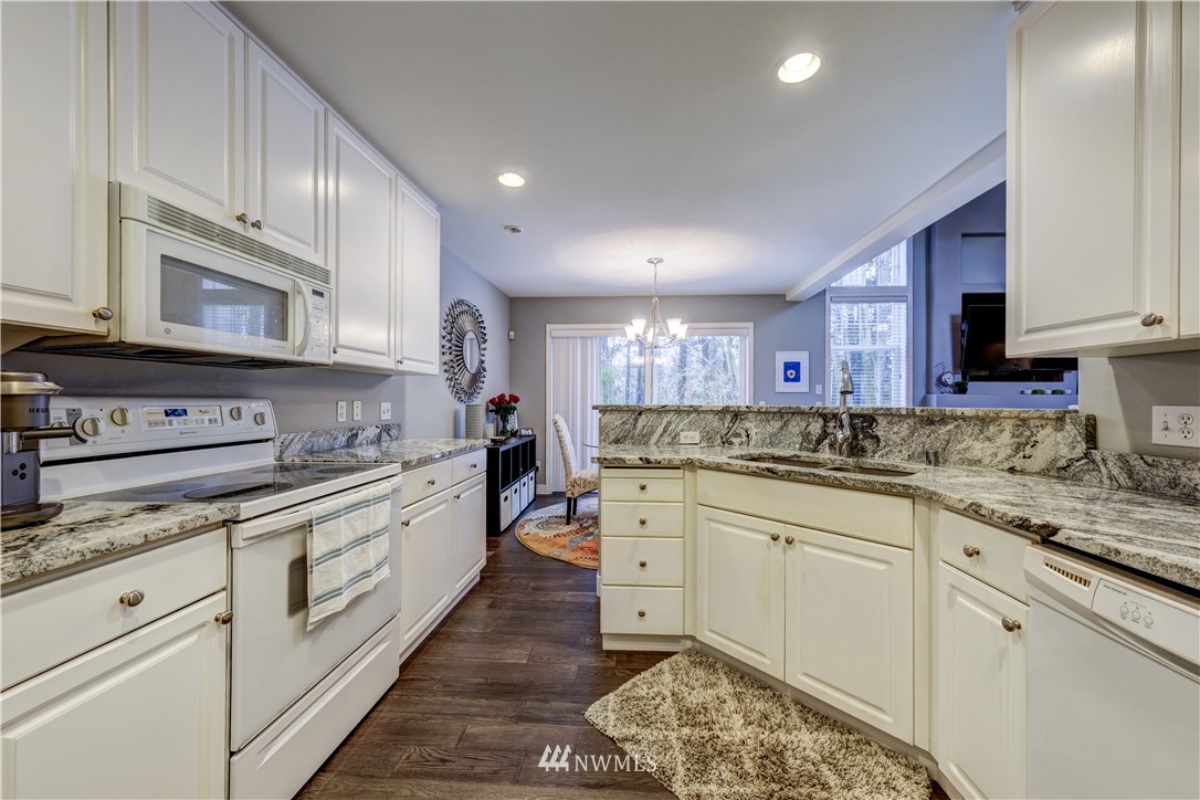 557 Elma Avenue Northeast Renton, WA 98059 - Photo 12 of 25 Gallery Image 12