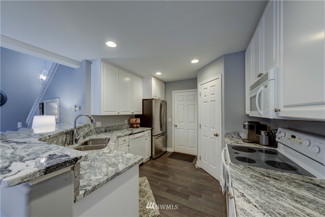 557 Elma Avenue Northeast Renton, WA 98059 - Photo 10 of 25 Gallery Image 10