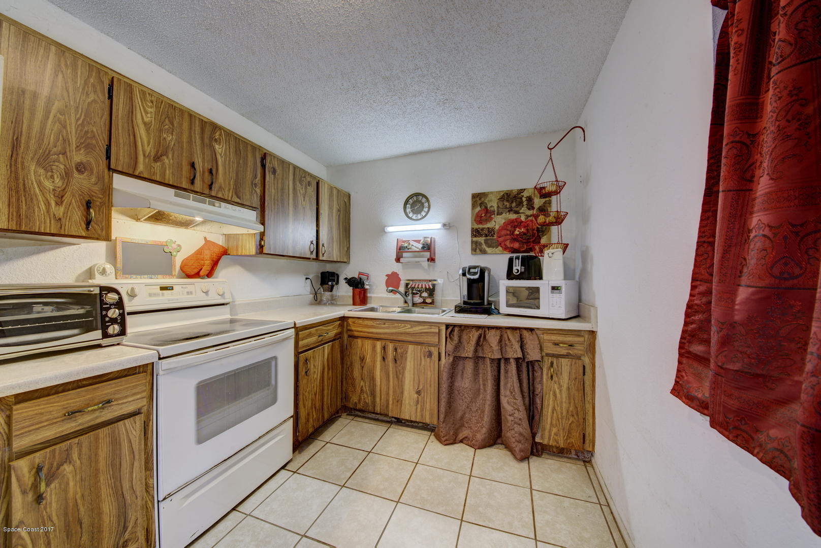 665 Weaver Road Southwest Palm Bay, FL 32908 - Photo 11 of 21 Kitchen view2