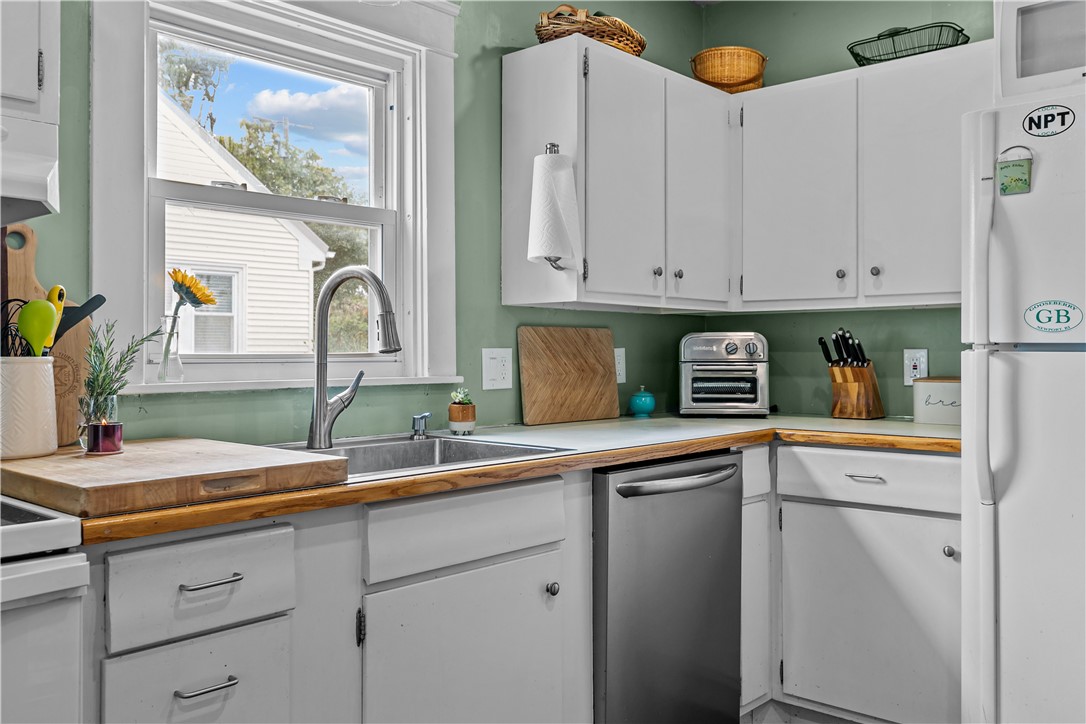 129 Bliss Mine Road Newport, RI 02840 - Photo 18 of 44