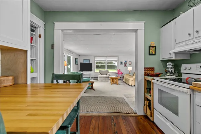 $990,000 | 129 Bliss Mine Road, Newport, RI 02840