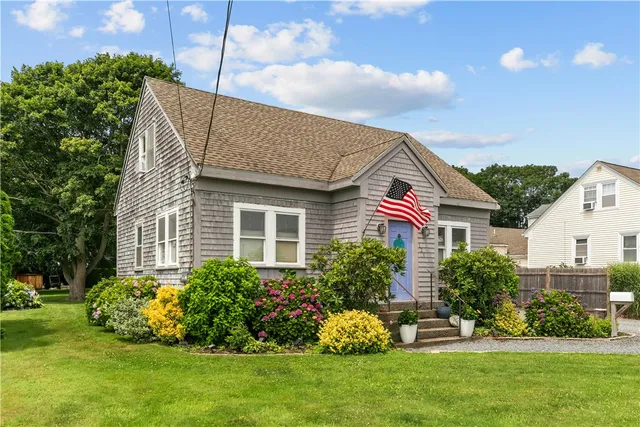 $990,000 | 129 Bliss Mine Road, Newport, RI 02840