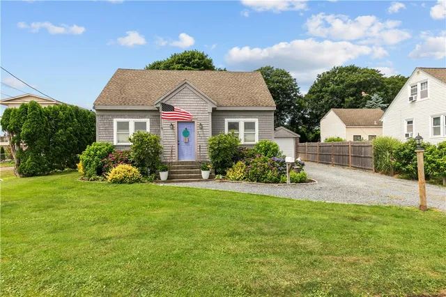 $990,000 | 129 Bliss Mine Road, Newport, RI 02840