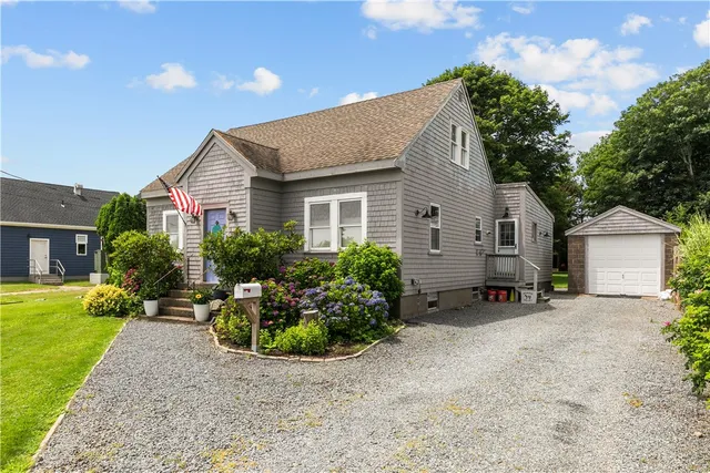 $990,000 | 129 Bliss Mine Road, Newport, RI 02840