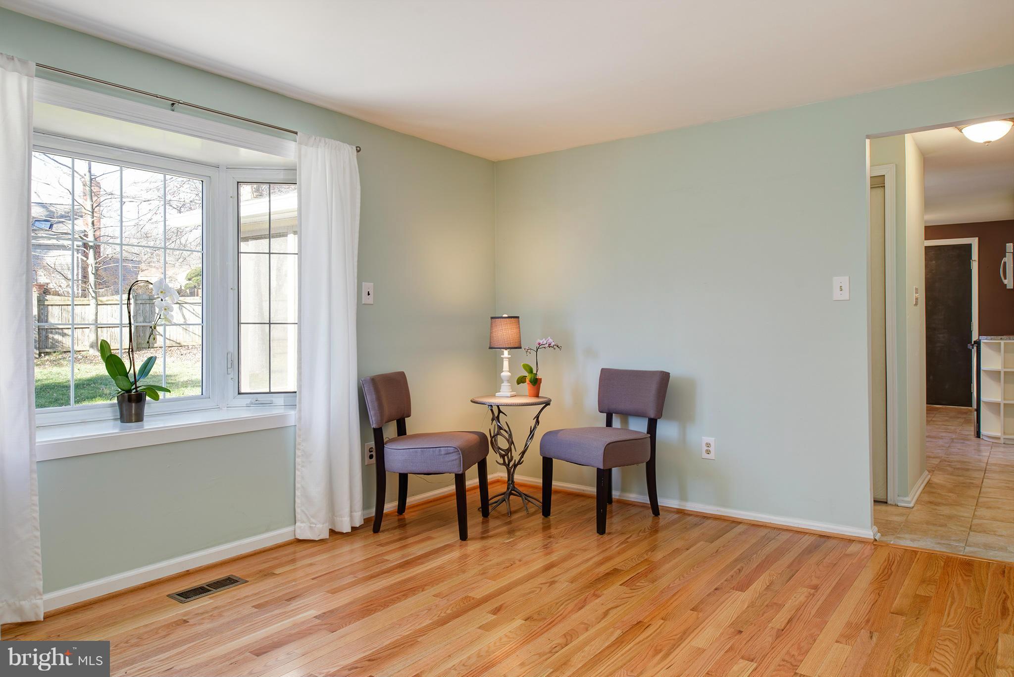 7610 Trail Run Road Falls Church, VA 22042 - Photo 11 of 29 Family Room w/ gleaming HWFs & bay window