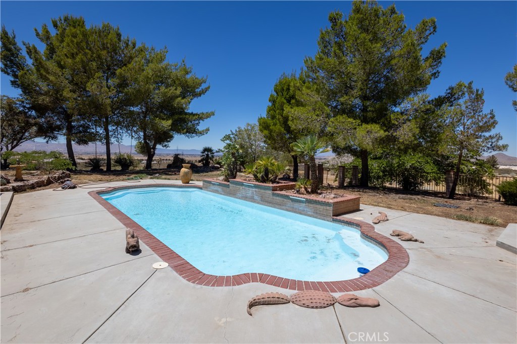 16728 Shirwaun Road Apple Valley, CA 92307 - Photo 10 of 72