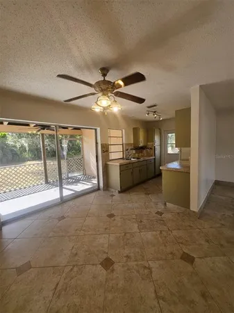 a view of a electric appliances in the kitchen