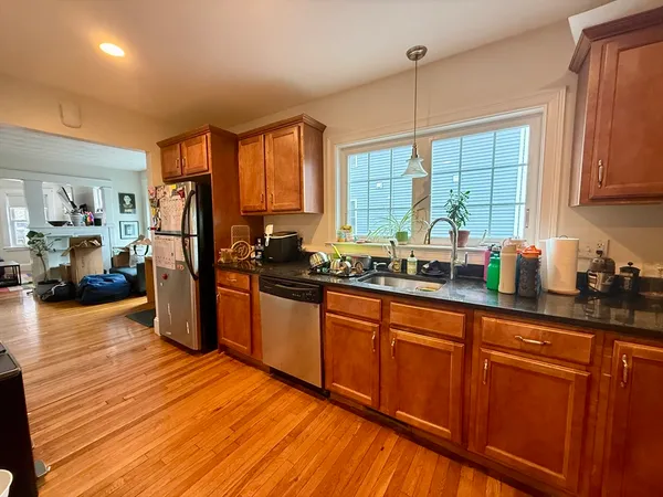 $3,350 | 253 Brown Street, Unit 1, Waltham, MA 02453