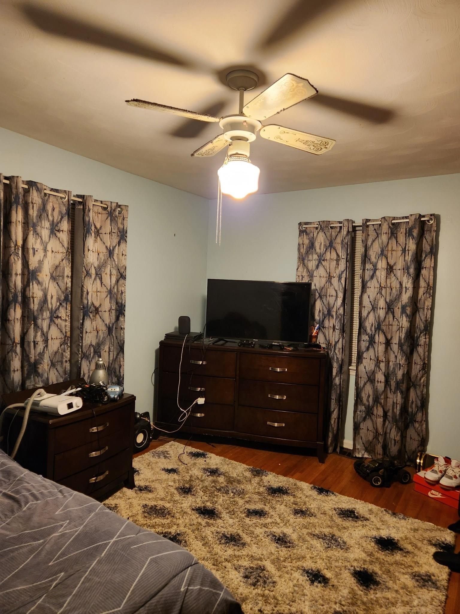 1646 Babs Road Memphis, TN 38116 - Photo 7 of 9 a bedroom with a bed and a television