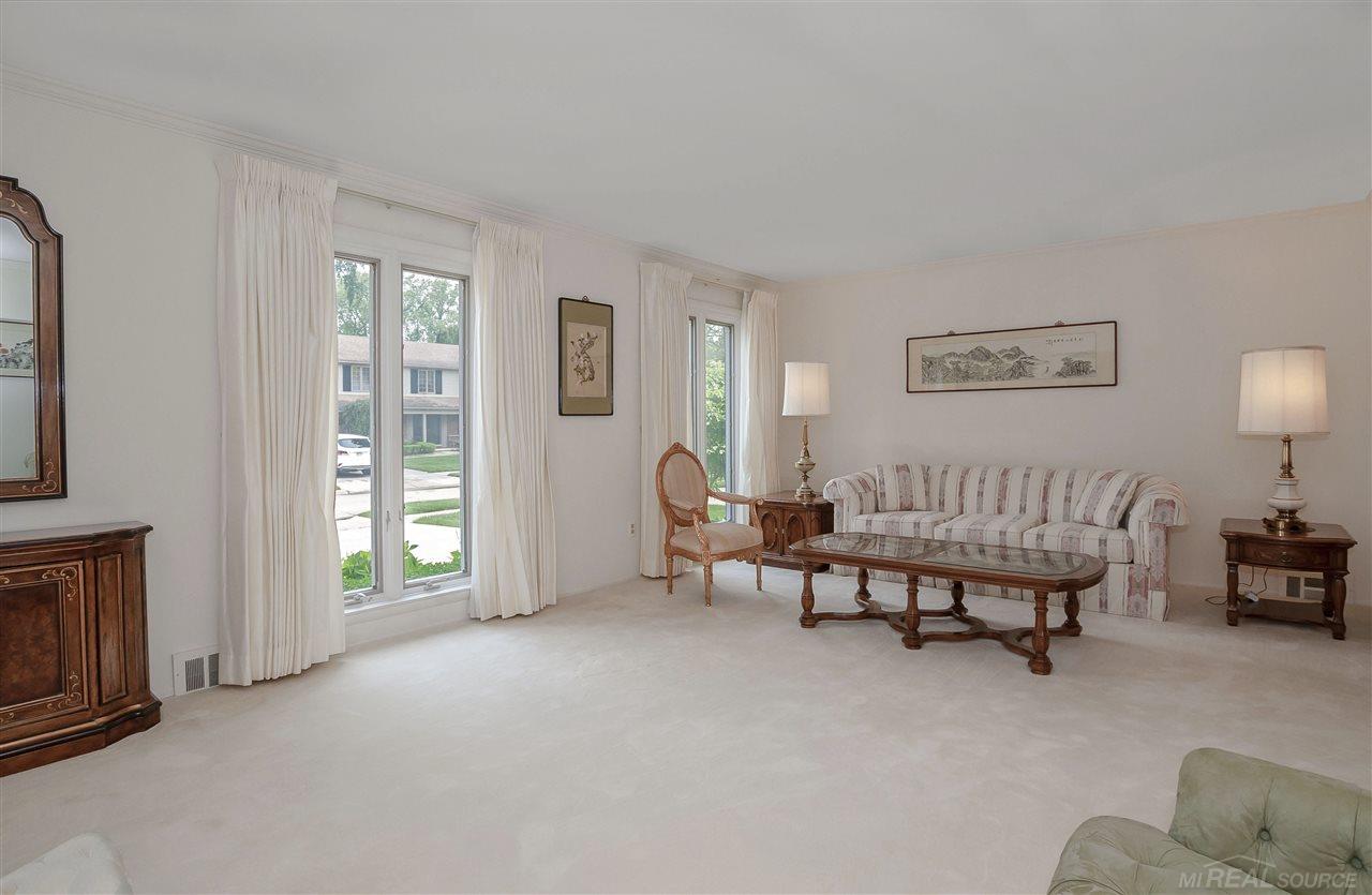 591 Canterbury Road Grosse Pointe, MI 48236 - Photo 6 of 55 31382294-5.JPG