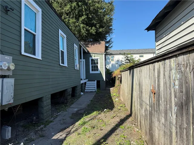 $1,200 | 1413 Columbus Street, Unit B, New Orleans, LA 70116