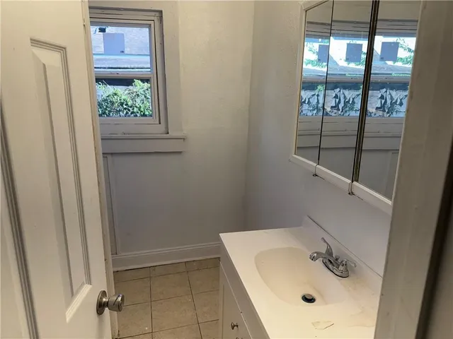 $1,200 | 1413 Columbus Street, Unit B, New Orleans, LA 70116