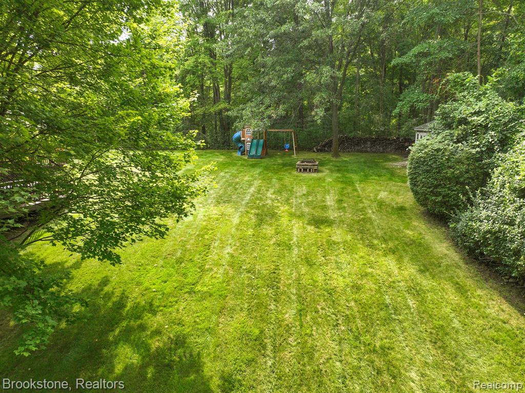 6515 Cuthbert Road White Lake, MI 48383 - Photo 11 of 40 Gallery Image 11