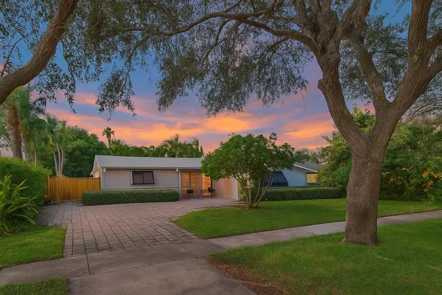 a view of a house with a yard