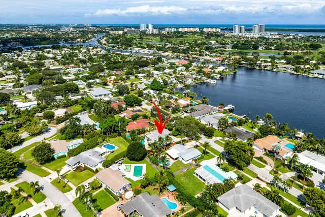 $919,800 | 777 Lagoon Drive, North Palm Beach, FL 33408