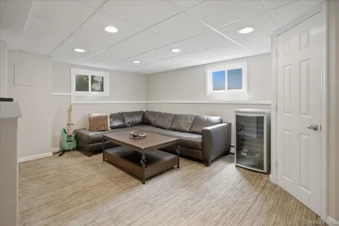 $974,999 | 8 Griggs Drive, Greenlawn, NY 11740