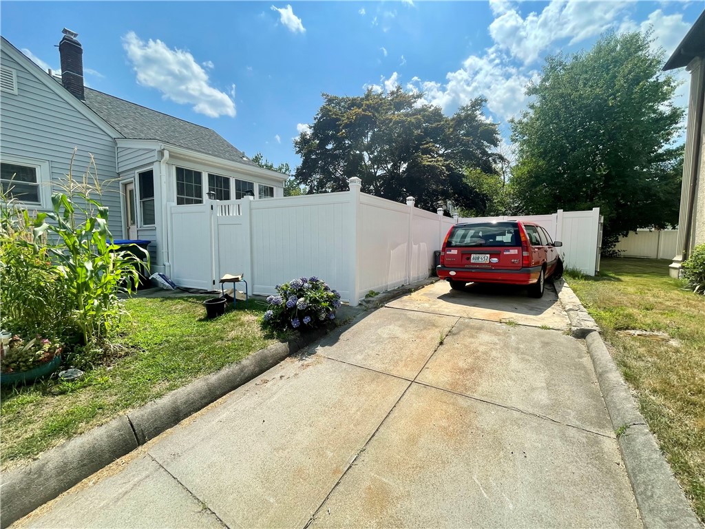 47 Metropolitan Road Providence, RI 02908 - Photo 2 of 26 Gallery Image 2