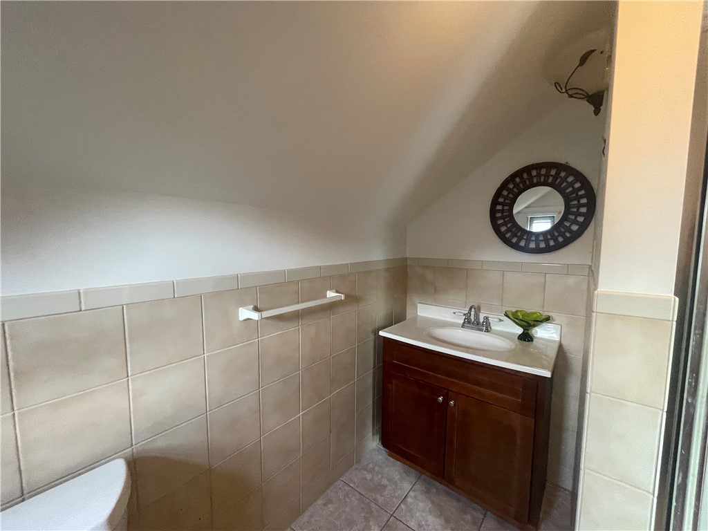 47 Metropolitan Road Providence, RI 02908 - Photo 5 of 26 Gallery Image 5