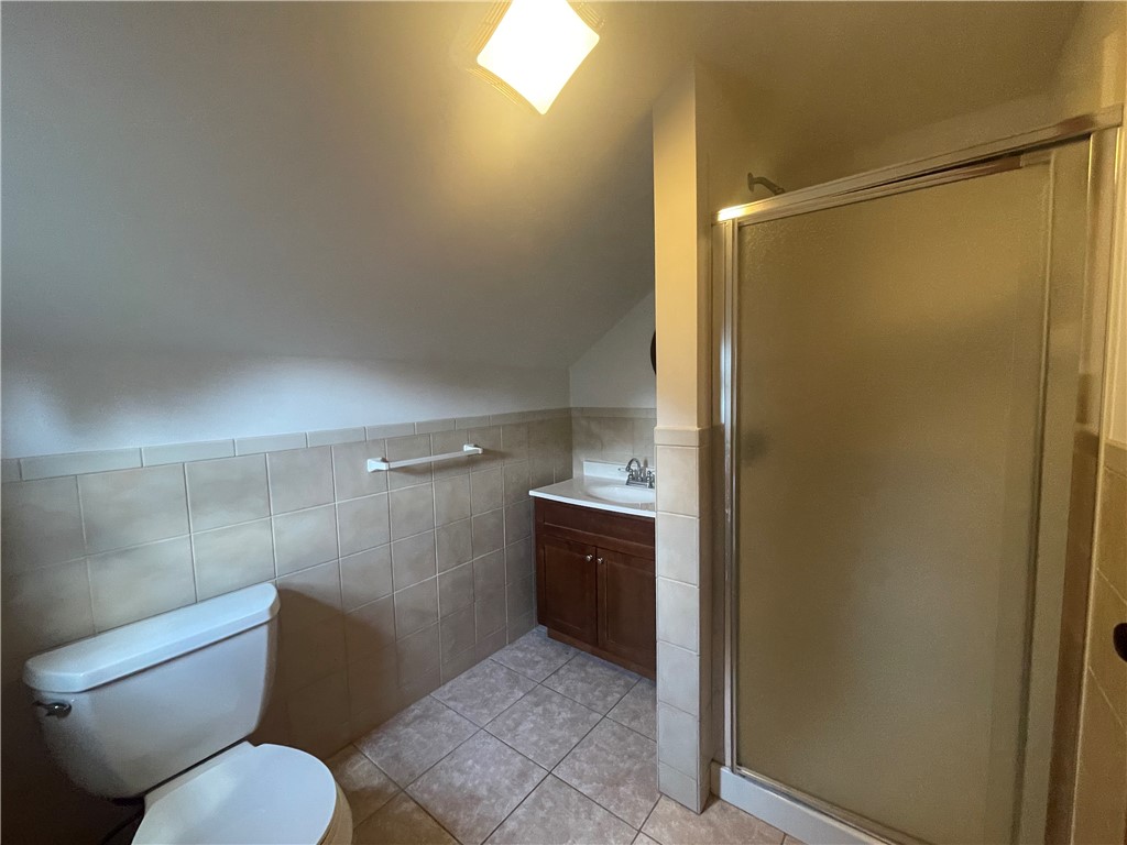 47 Metropolitan Road Providence, RI 02908 - Photo 6 of 26 Gallery Image 6