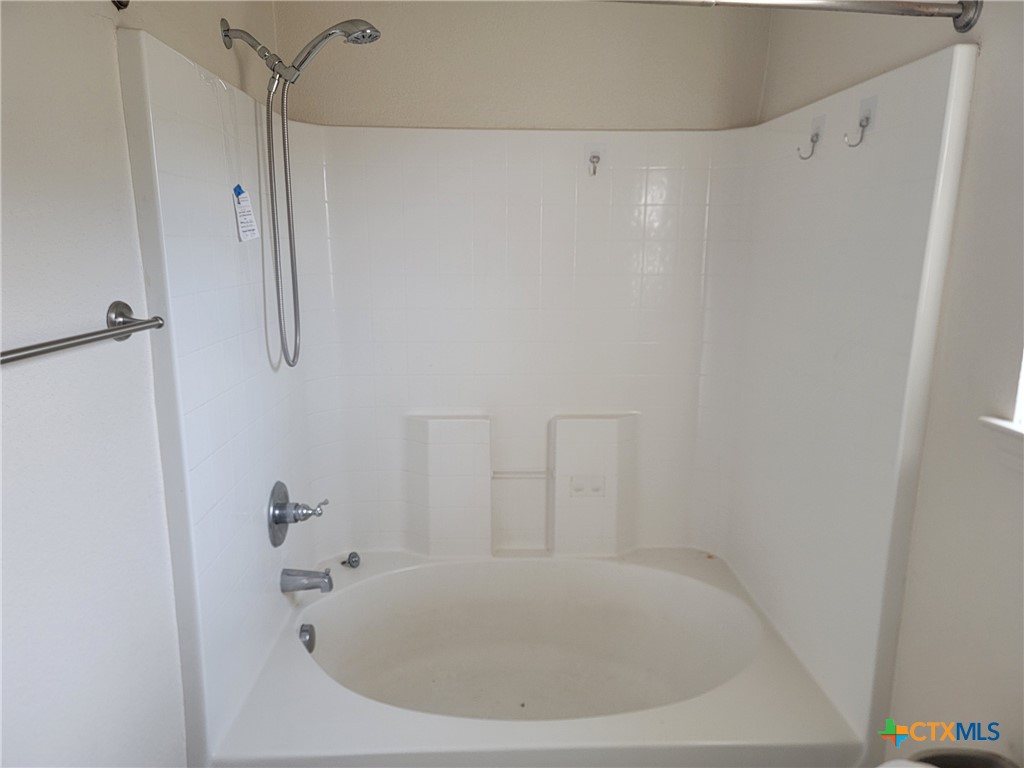 3505 Logsdon Street Copperas Cove, TX 76522 - Photo 13 of 17 a bathroom with a white bath tub