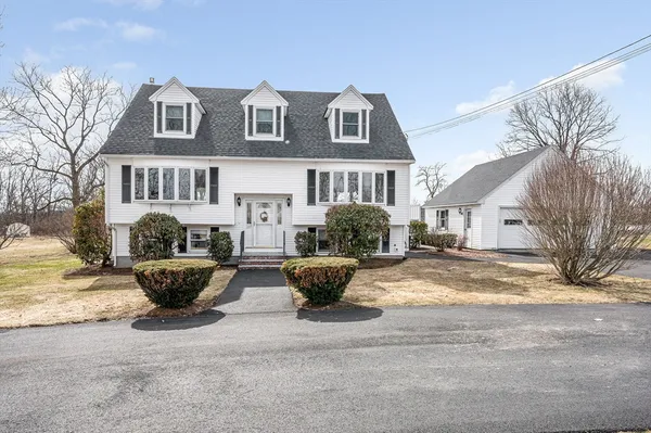 $749,900 | 287 Fox Avenue, Dracut, MA 01826