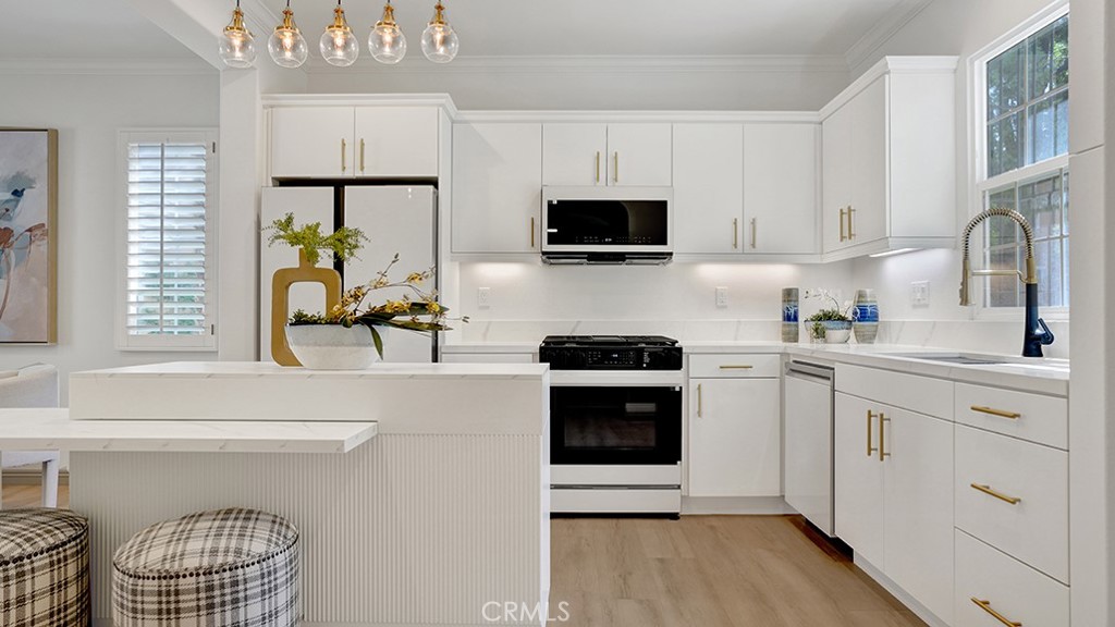 79 Modesto Irvine, CA 92602 - Photo 2 of 54 Upgraded Chef's Kitchen
