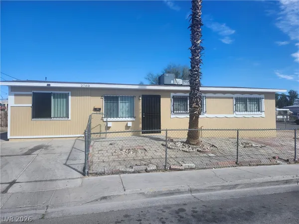 $1,800 | 2700 East Basswood Avenue, North Las Vegas, NV 89030