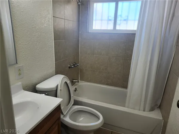 $1,800 | 2700 East Basswood Avenue, North Las Vegas, NV 89030