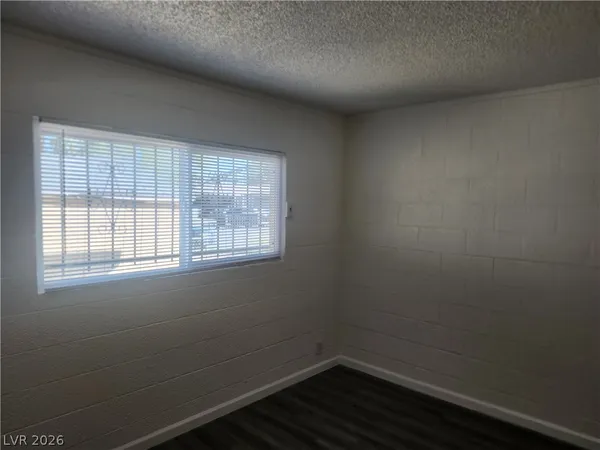 $1,800 | 2700 East Basswood Avenue, North Las Vegas, NV 89030