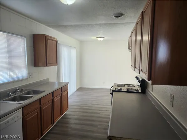 $1,800 | 2700 East Basswood Avenue, North Las Vegas, NV 89030