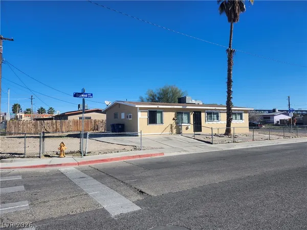 $1,800 | 2700 East Basswood Avenue, North Las Vegas, NV 89030