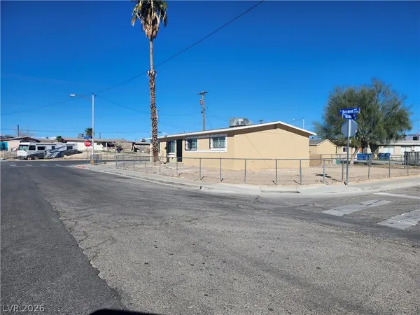 $1,800 | 2700 East Basswood Avenue, North Las Vegas, NV 89030