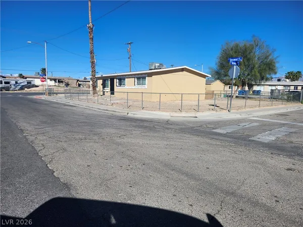 $1,800 | 2700 East Basswood Avenue, North Las Vegas, NV 89030