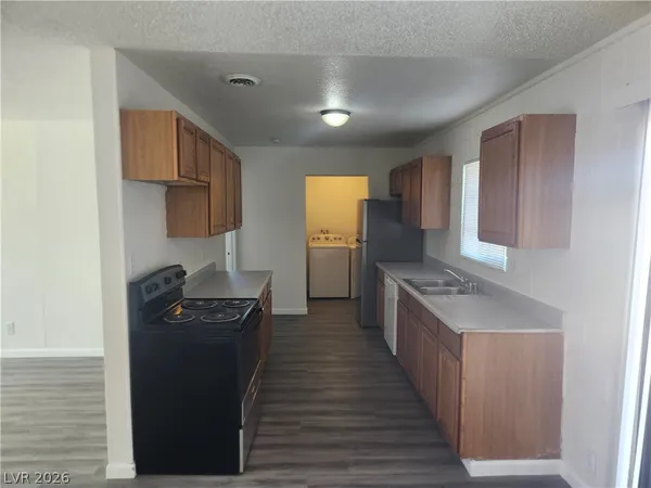 $1,800 | 2700 East Basswood Avenue, North Las Vegas, NV 89030