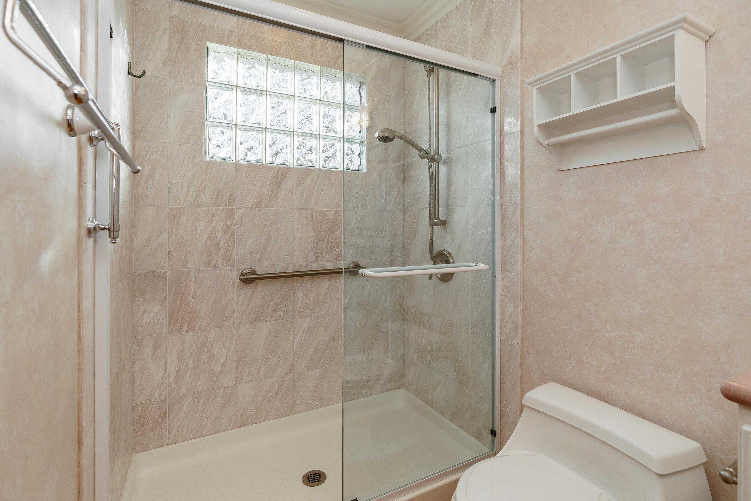5975 Rocky Rill Road Columbus, OH 43235 - Photo 19 of 38 Primary Bathroom