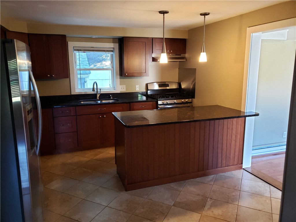 116 Rodman Street Woonsocket, RI 02895 - Photo 5 of 36