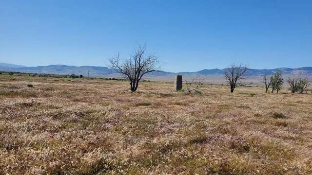 a view of a dry field