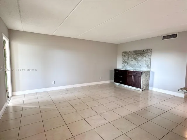 $2,050 | 105 Meadows Circle, Unit 105, Boynton Beach, FL 33436