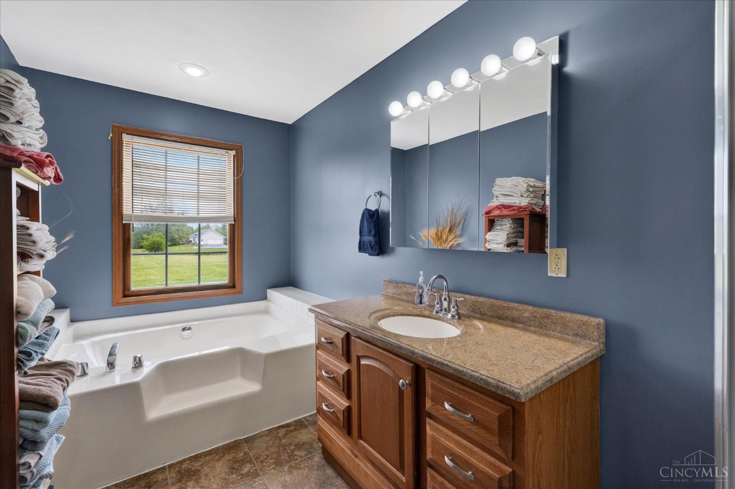 9070 Grimsley Road Leesburg, OH 45135 - Photo 17 of 41