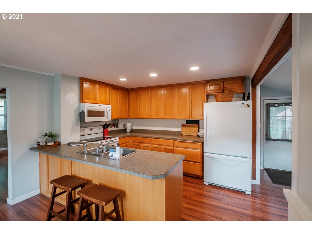 39800 Gilbert Creek Road Willamina, OR 97396 - Photo 11 of 30 Gallery Image 11